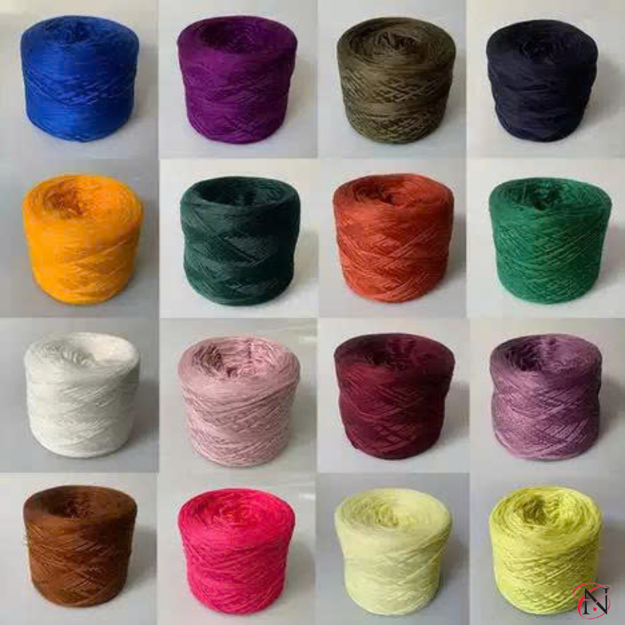 Bước đầu tiên trong quy trình gia công áo len là tuyển chọn khắt khe các dòng sợi (Cotton, Wool, Acrylic) nhập khẩu để đảm bảo độ bền và cảm giác tay tốt nhất.
