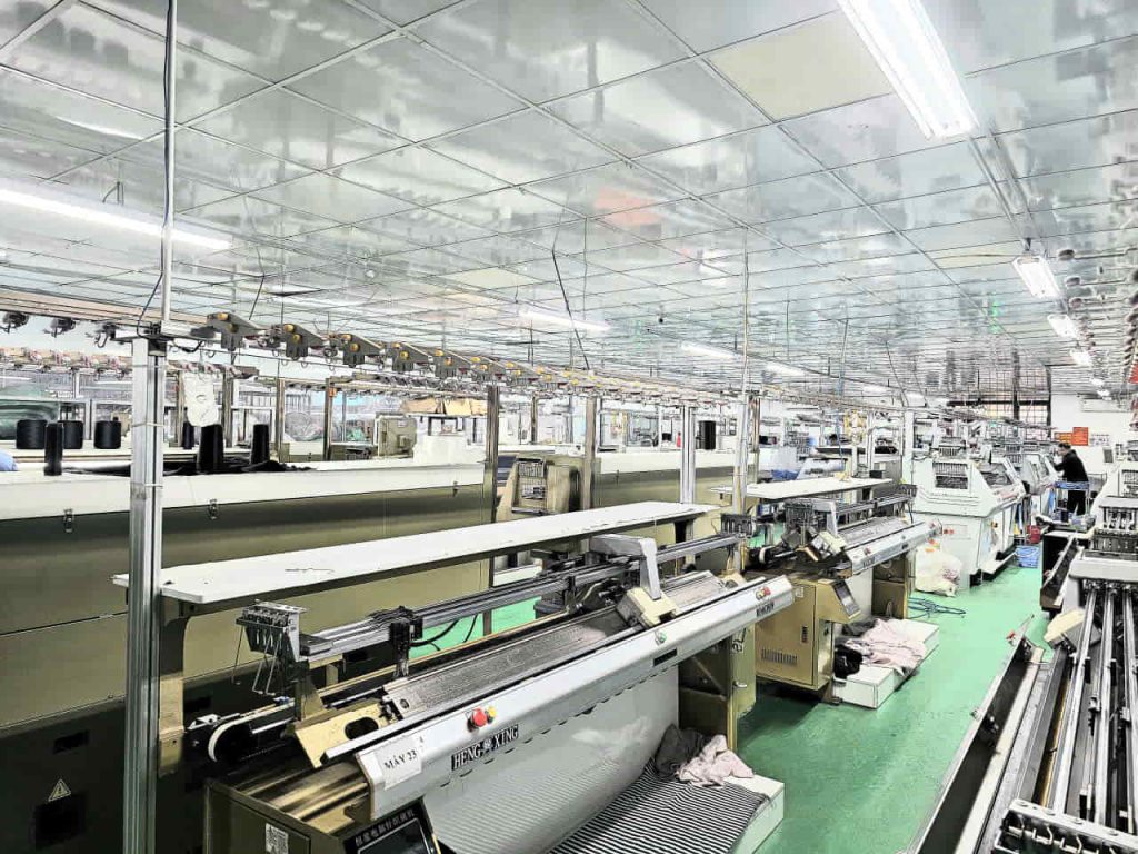 Máy dệt hiện đại tại xưởng dệt Ngọc Châu