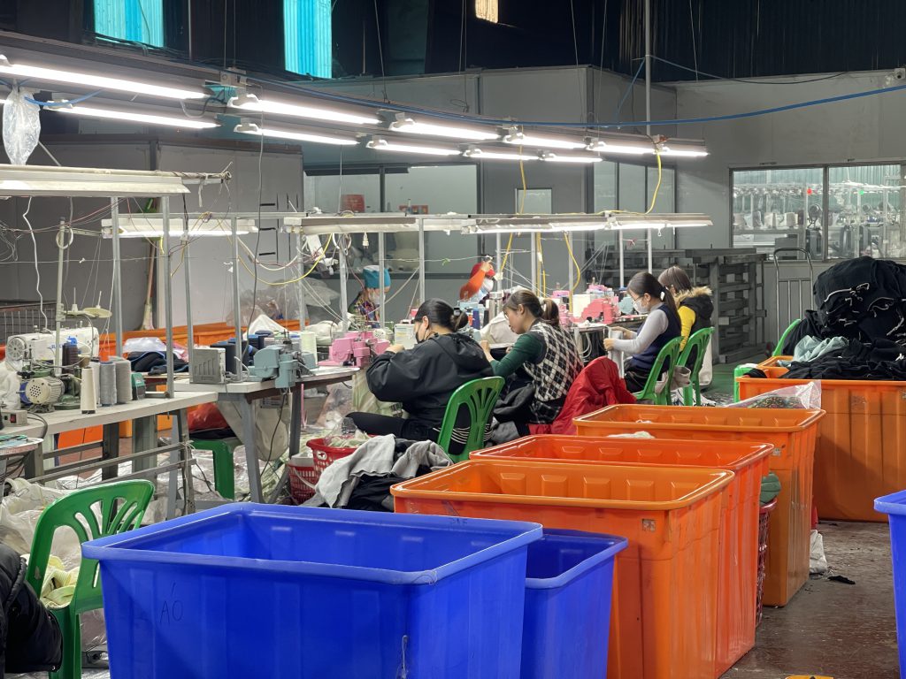 xưởng sản xuất áo len theo yêu cầu