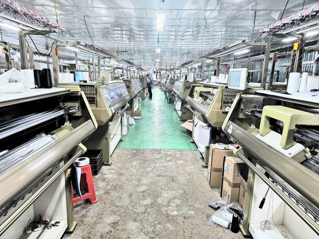 xưởng dệt áo len trẻ em