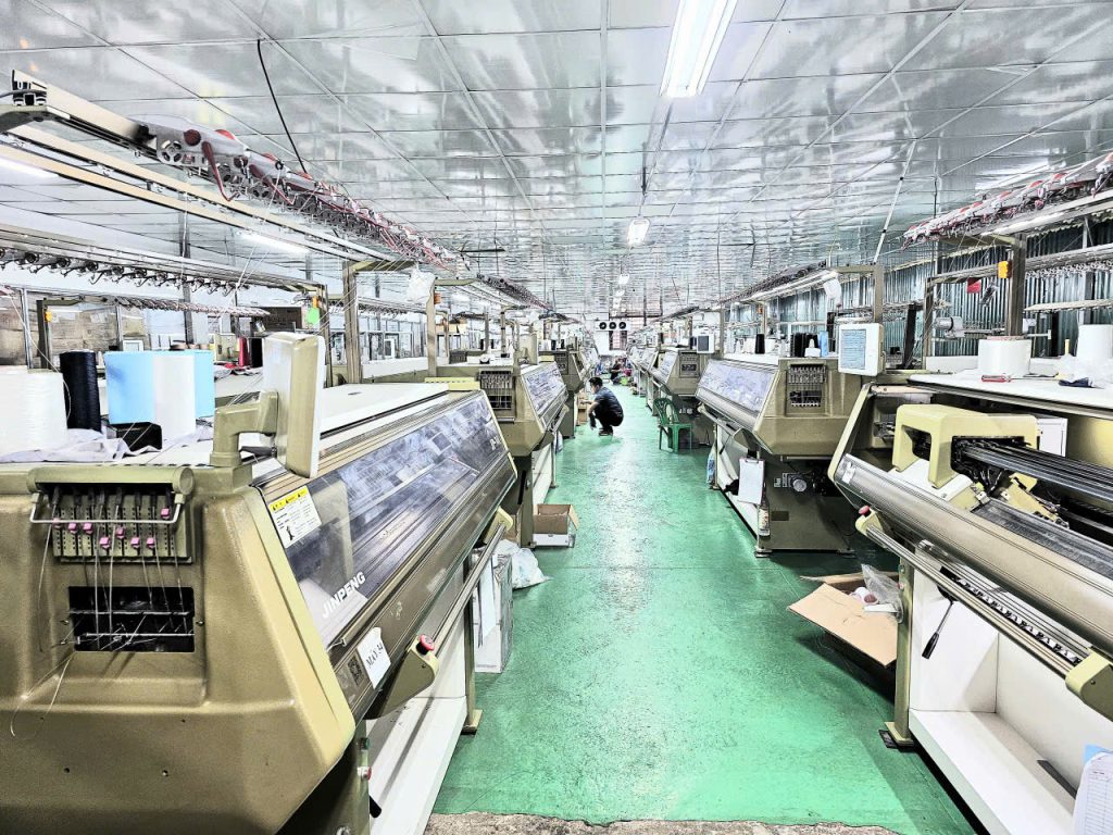 xưởng dệt áo len cổ lọ