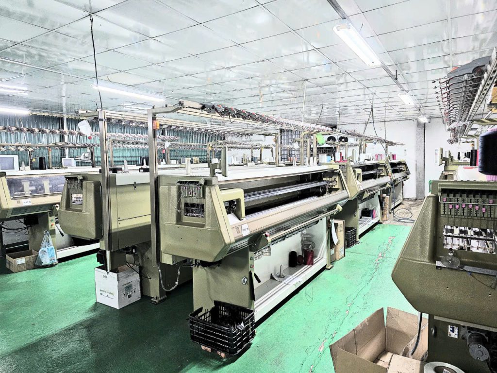 xưởng dệt váy len thiết kế