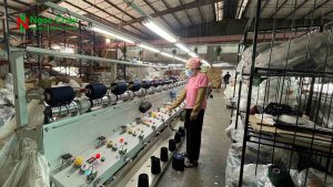 Khâu sợi tại xưởng dệt Ngọc Châu