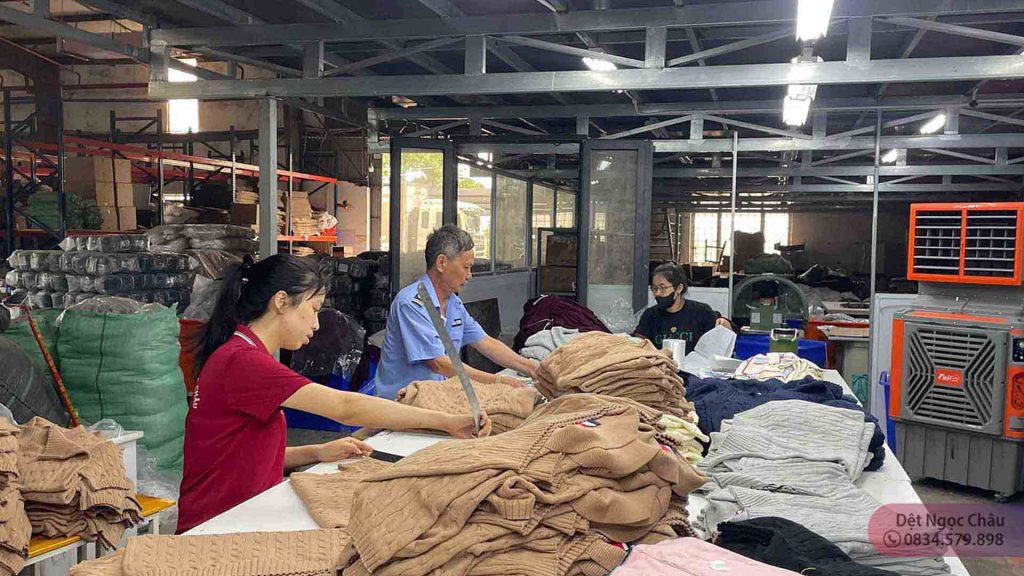 Khâu kiểm hàng tải Xưởng dệt bo Ngọc Châu