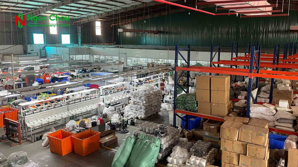 Toàn cảnh tại xưởng dệt bo cổ áo polo miền Bắc