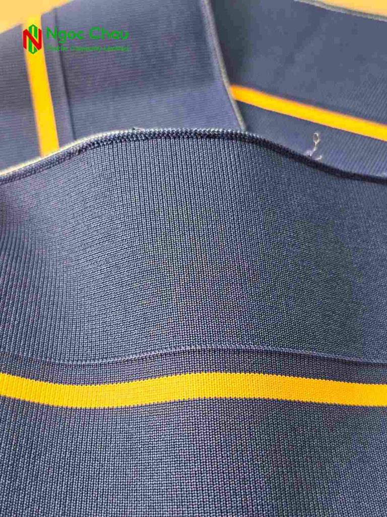 Cổ áo jacket bị giãn