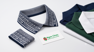 Bo cổ Jacquard dệt hoa văn vi tính và họa tiết logo thương hiệu